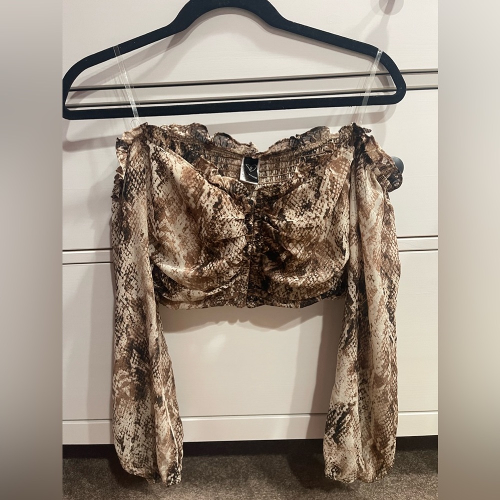 Windsor off shoulder crop top